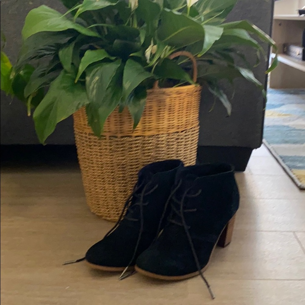 FINAL OFFER! Black Suede Toms Block-heels! Size 7W